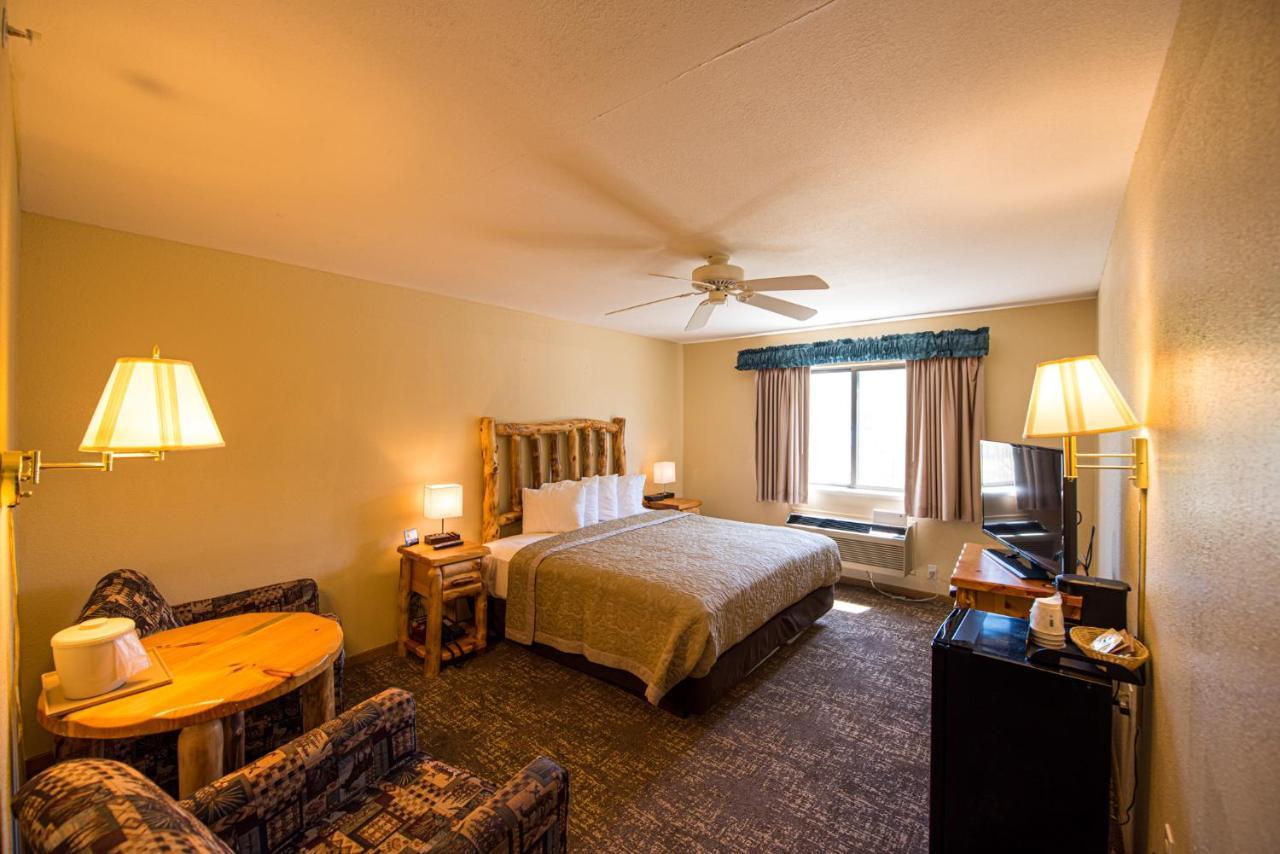 Super 8 By Wyndham Bridgeview Of Mackinaw City Eksteriør bilde