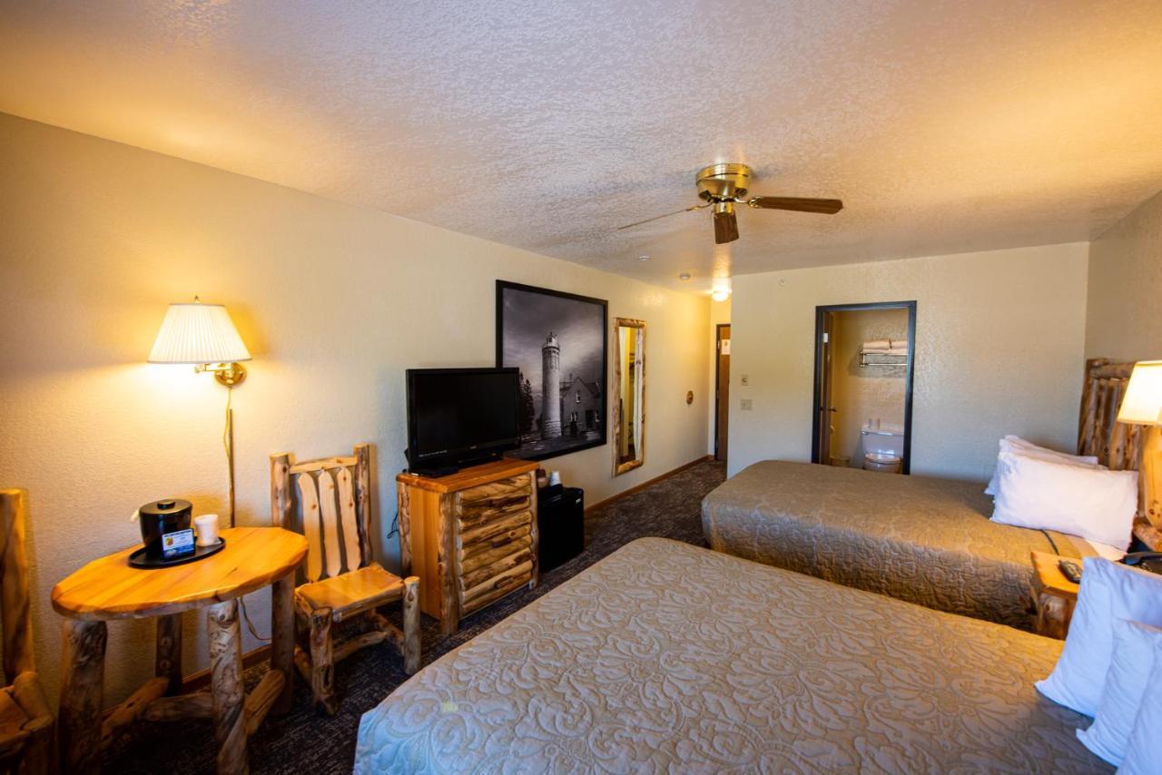 Super 8 By Wyndham Bridgeview Of Mackinaw City Eksteriør bilde