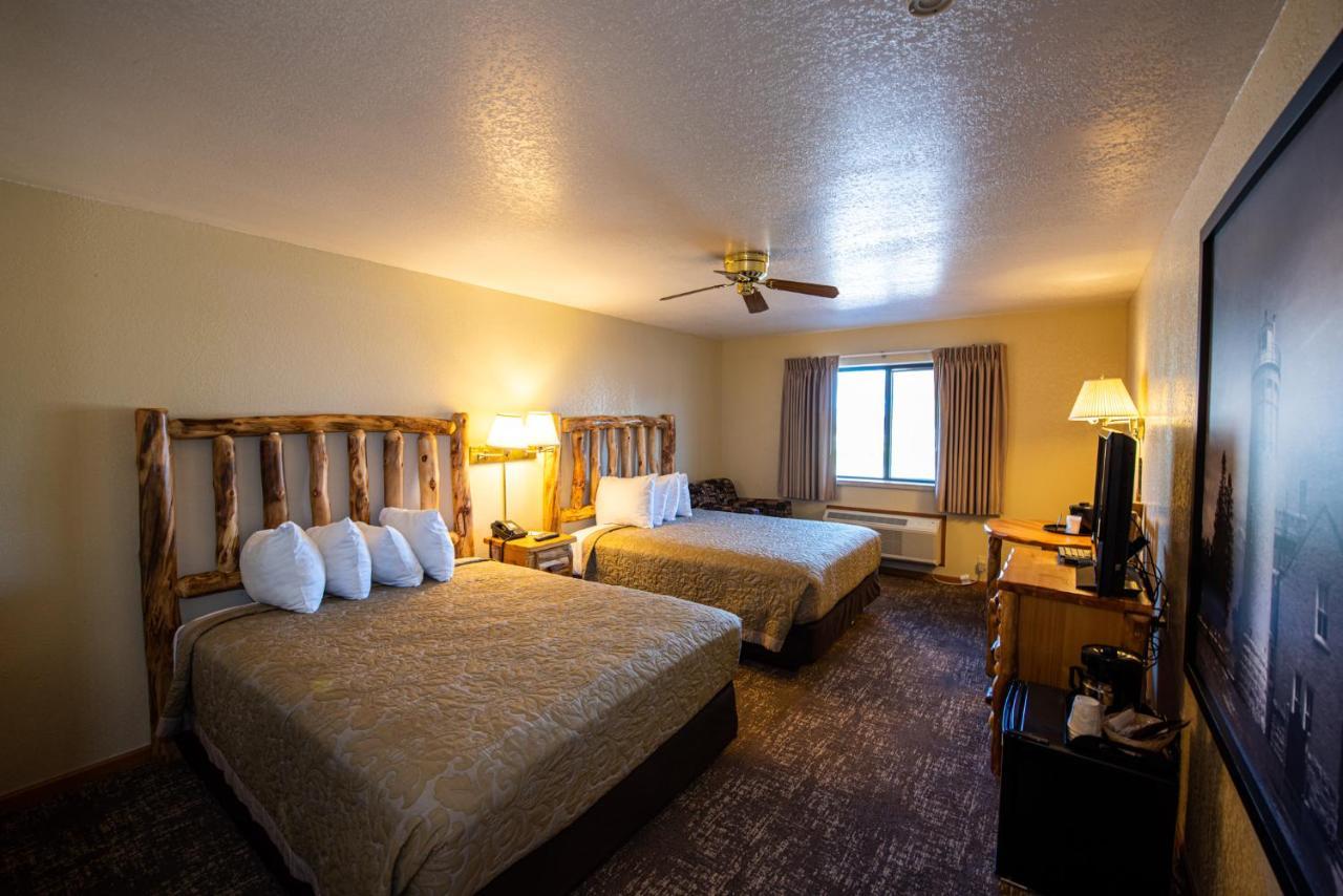 Super 8 By Wyndham Bridgeview Of Mackinaw City Eksteriør bilde
