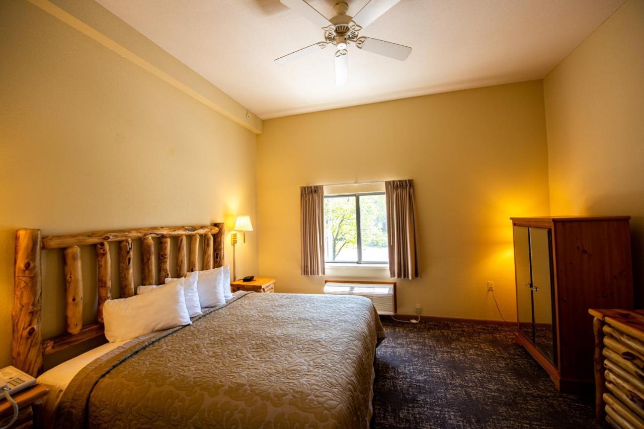 Super 8 By Wyndham Bridgeview Of Mackinaw City Eksteriør bilde