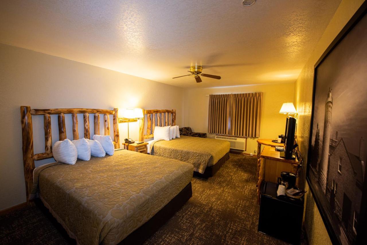 Super 8 By Wyndham Bridgeview Of Mackinaw City Eksteriør bilde