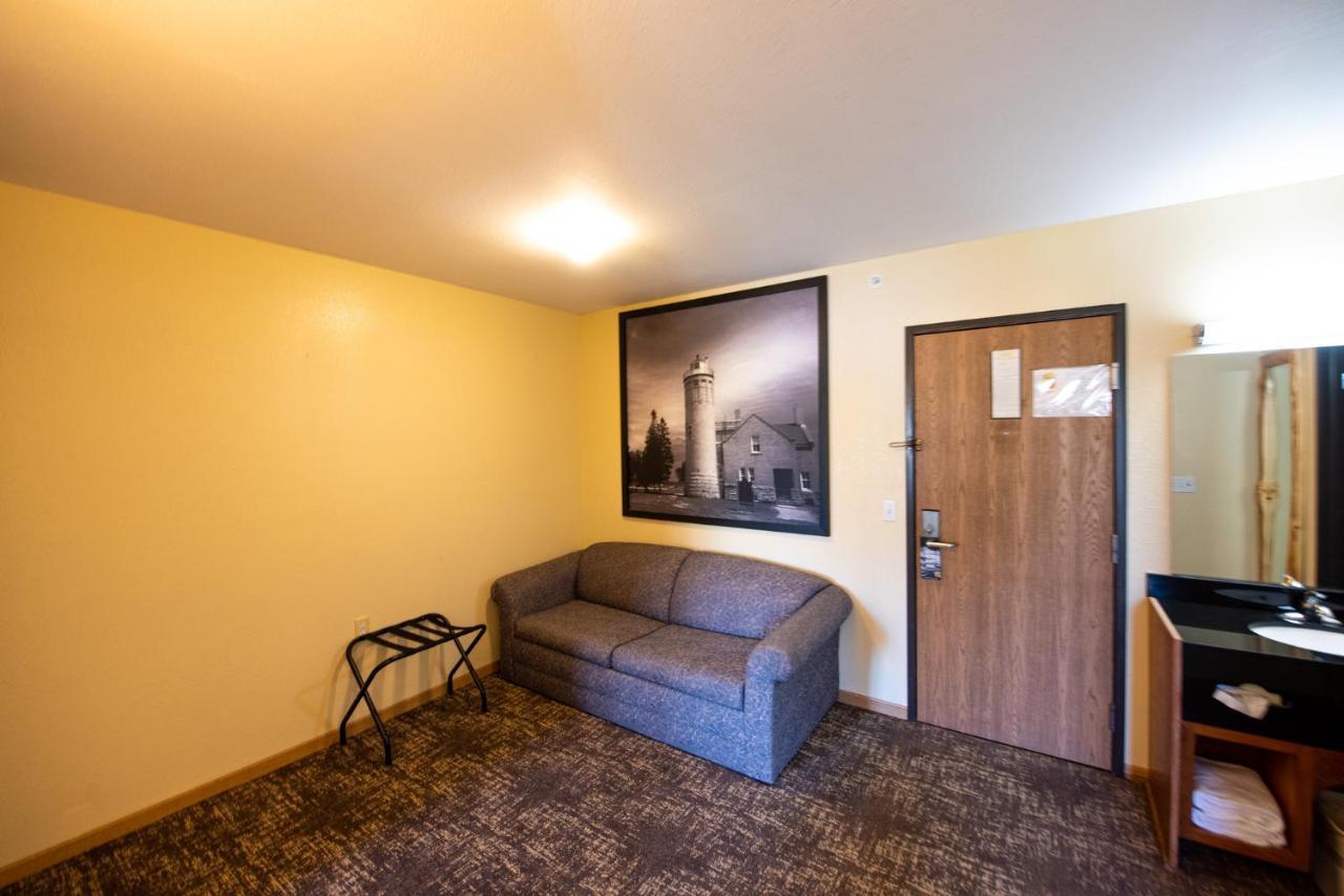 Super 8 By Wyndham Bridgeview Of Mackinaw City Eksteriør bilde