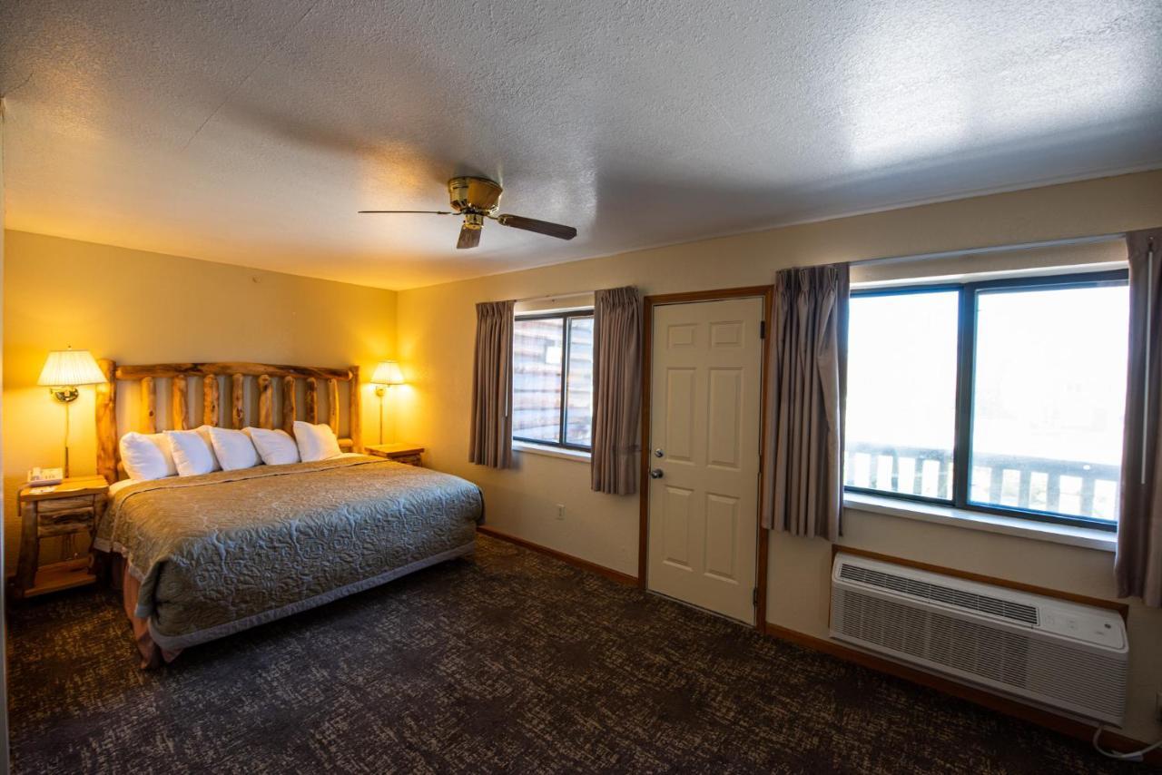 Super 8 By Wyndham Bridgeview Of Mackinaw City Eksteriør bilde