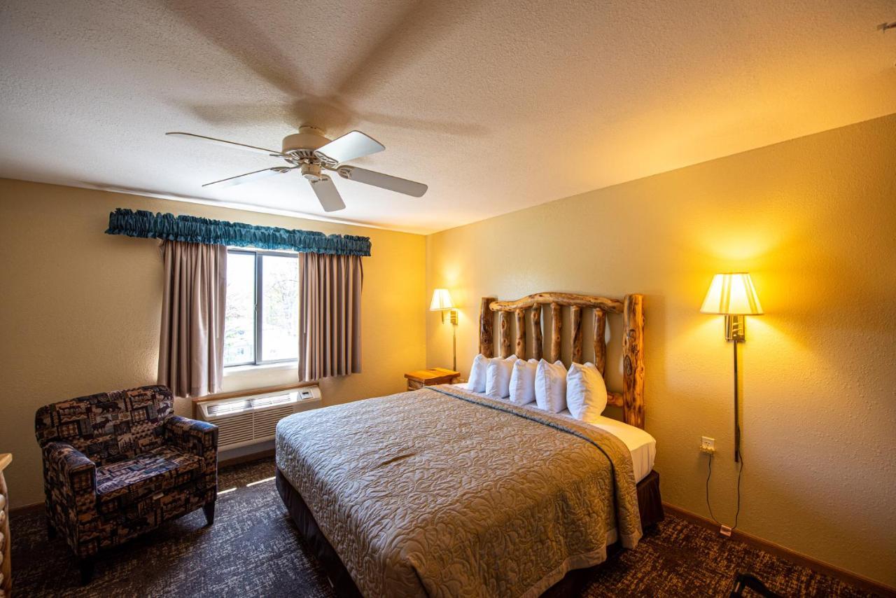 Super 8 By Wyndham Bridgeview Of Mackinaw City Eksteriør bilde