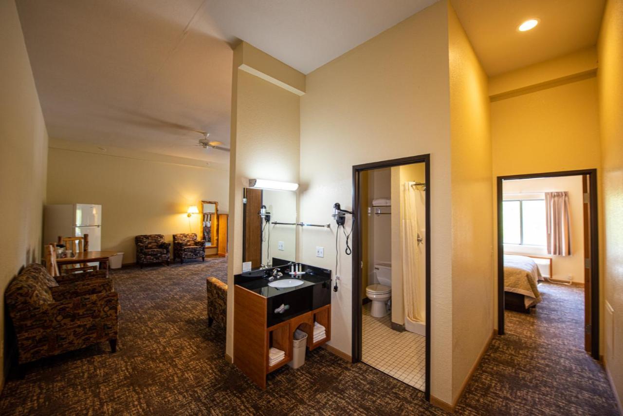 Super 8 By Wyndham Bridgeview Of Mackinaw City Eksteriør bilde