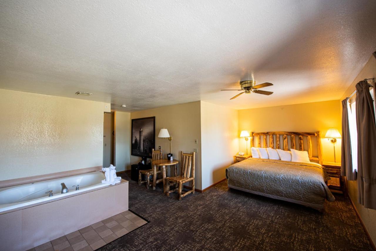 Super 8 By Wyndham Bridgeview Of Mackinaw City Eksteriør bilde