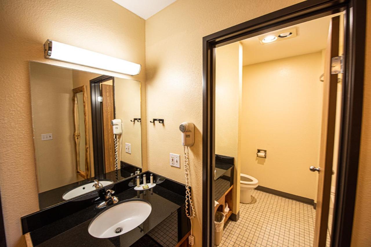 Super 8 By Wyndham Bridgeview Of Mackinaw City Eksteriør bilde