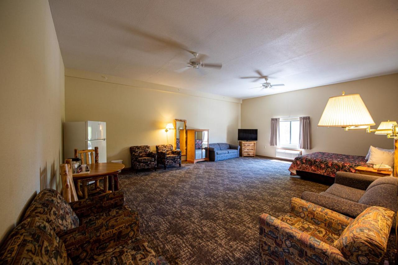 Super 8 By Wyndham Bridgeview Of Mackinaw City Eksteriør bilde