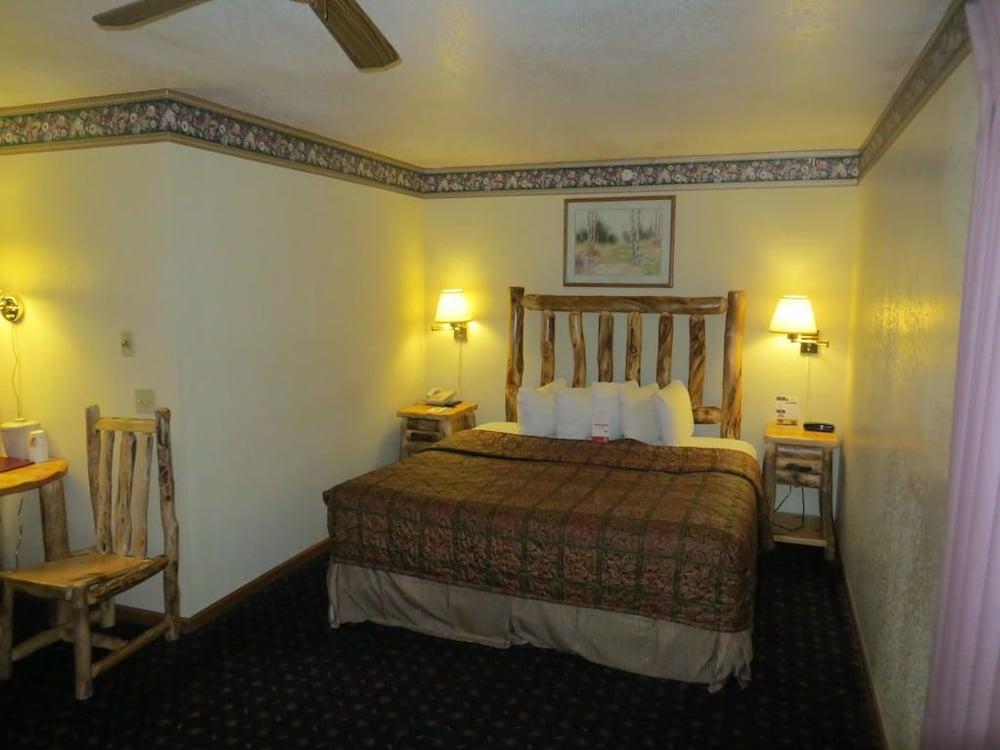 Super 8 By Wyndham Bridgeview Of Mackinaw City Eksteriør bilde