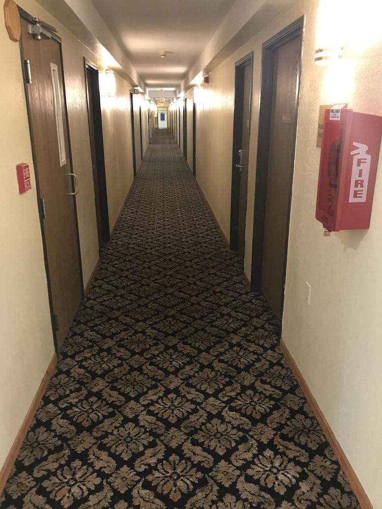 Super 8 By Wyndham Bridgeview Of Mackinaw City Eksteriør bilde