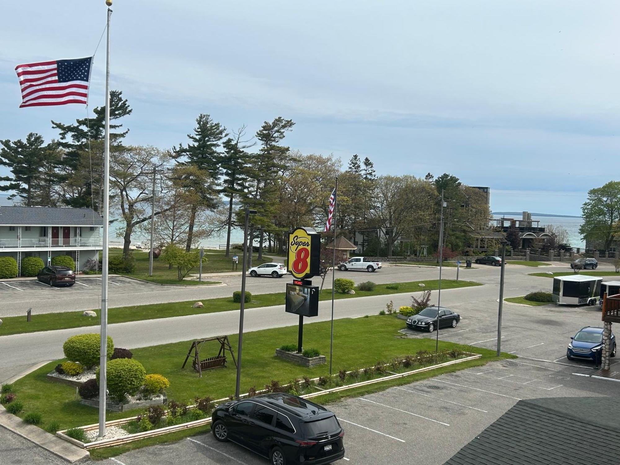 Super 8 By Wyndham Bridgeview Of Mackinaw City Eksteriør bilde
