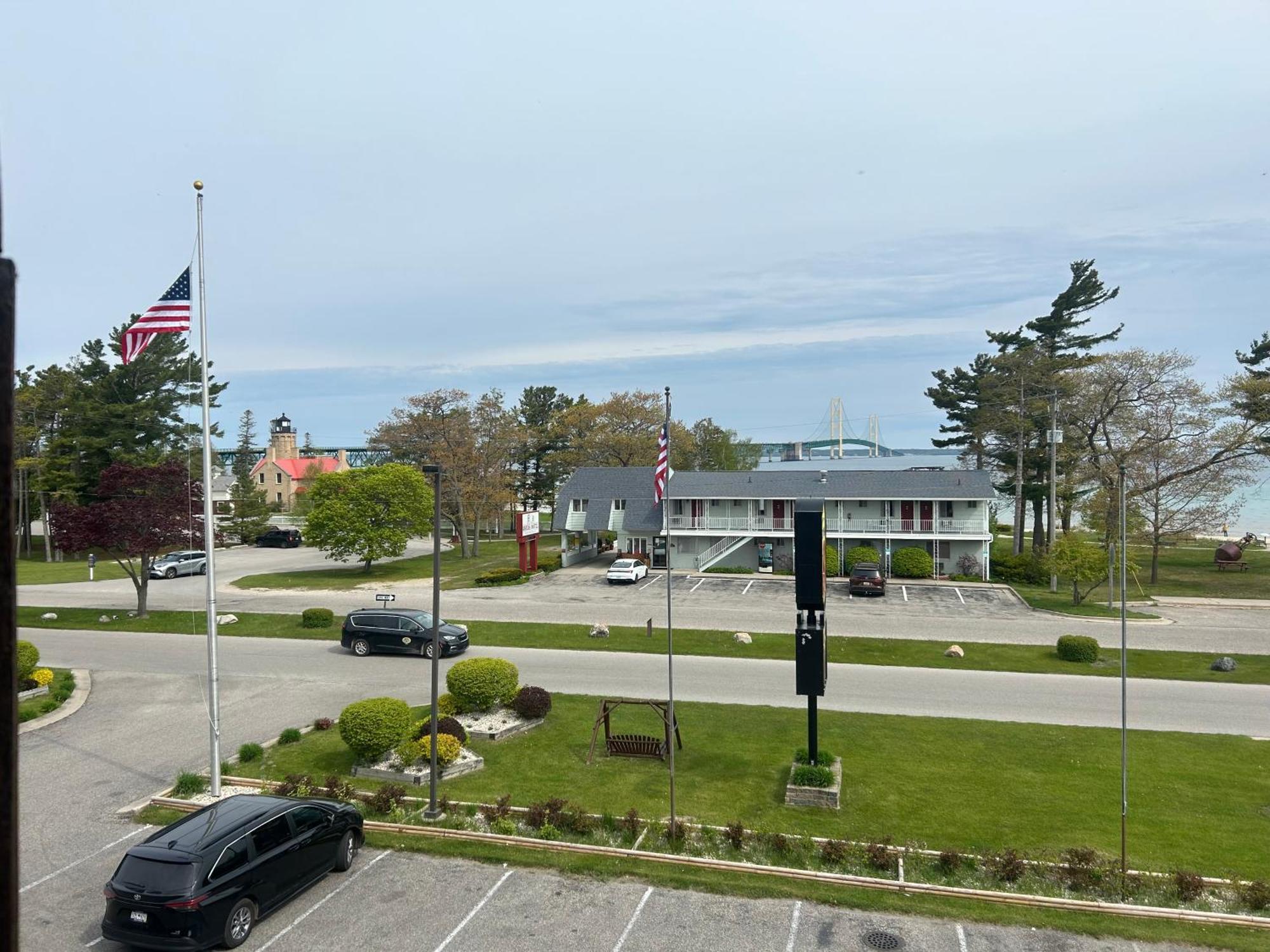 Super 8 By Wyndham Bridgeview Of Mackinaw City Eksteriør bilde