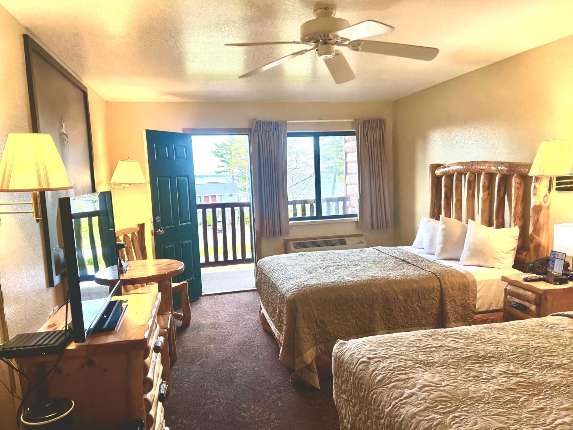 Super 8 By Wyndham Bridgeview Of Mackinaw City Eksteriør bilde