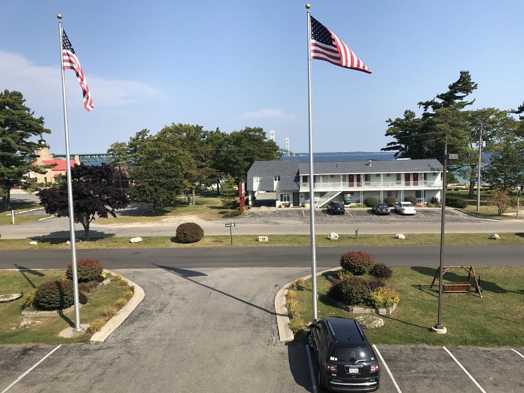 Super 8 By Wyndham Bridgeview Of Mackinaw City Eksteriør bilde