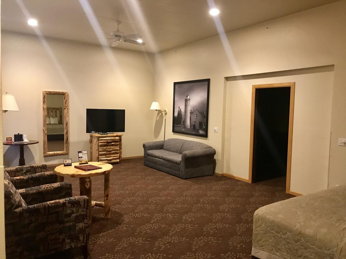 Super 8 By Wyndham Bridgeview Of Mackinaw City Eksteriør bilde