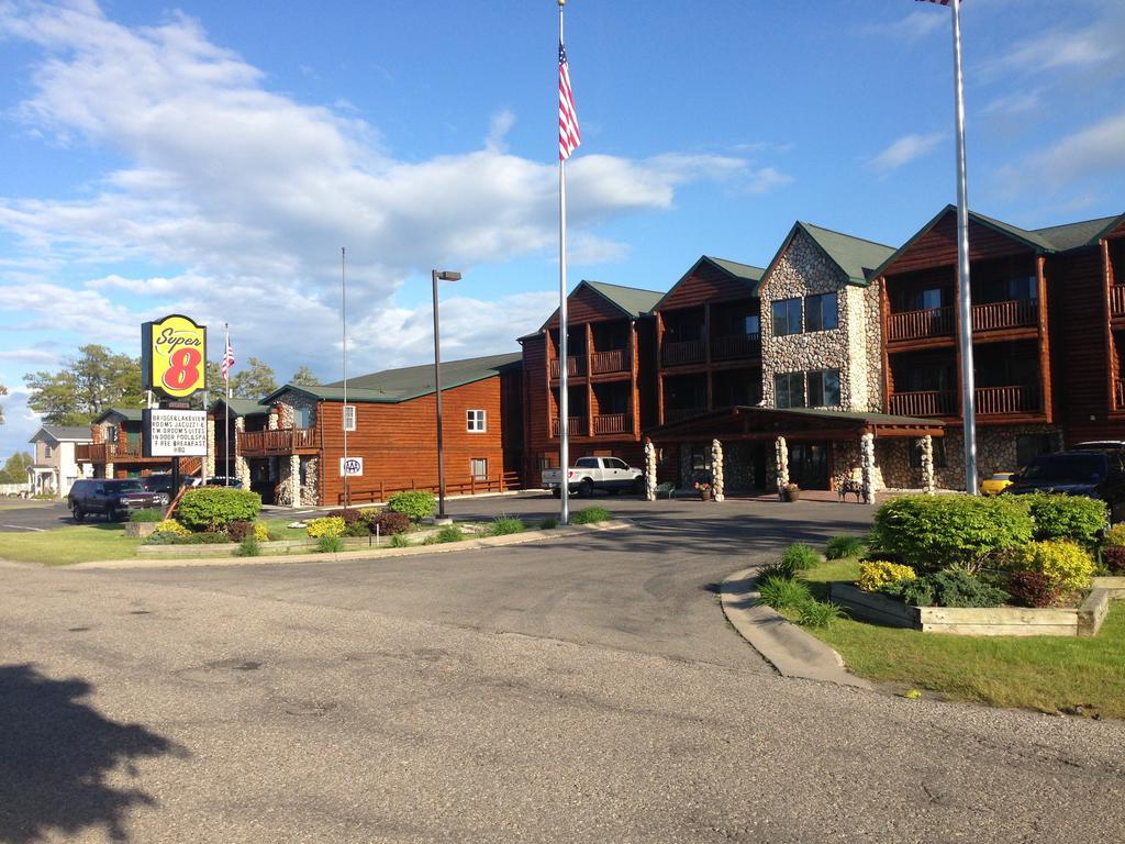 Super 8 By Wyndham Bridgeview Of Mackinaw City Eksteriør bilde